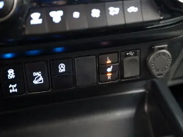 Hilux 2.8 D-4D Invincible DOKA Leder Nav ACC AHK