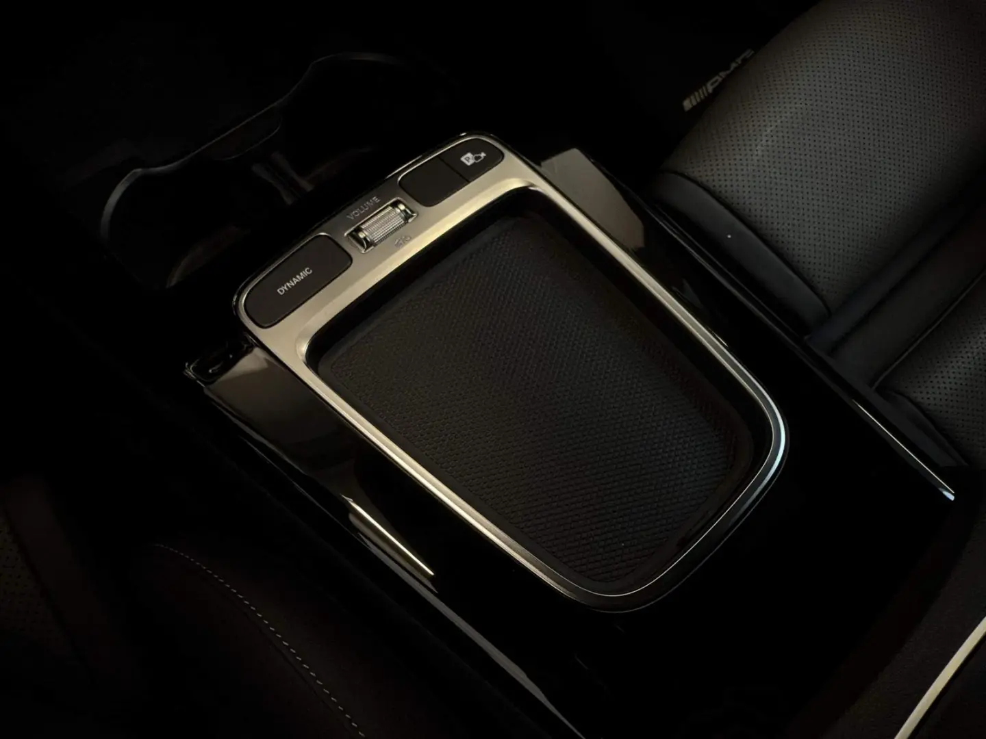 CLA 45 AMG S 4M  NIGHT-II AHK Real-Sound MB-LED