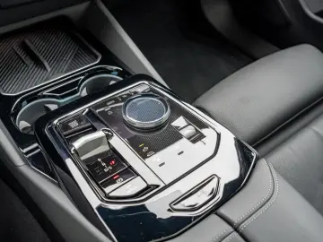 540d xDrive M Sport PANO AHK HUD 360  LED ACC