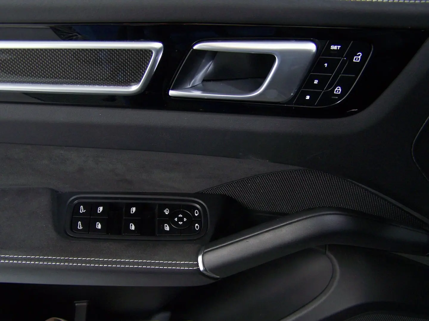 Cayenne GTS CARBON PANO CHRO R22 MATRIX APPROVED