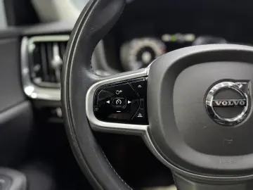 V60 Inscription Recharge Plug-In Hybrid AWD