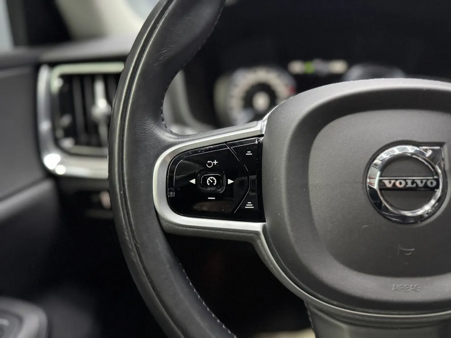 V60 Inscription Recharge Plug-In Hybrid AWD