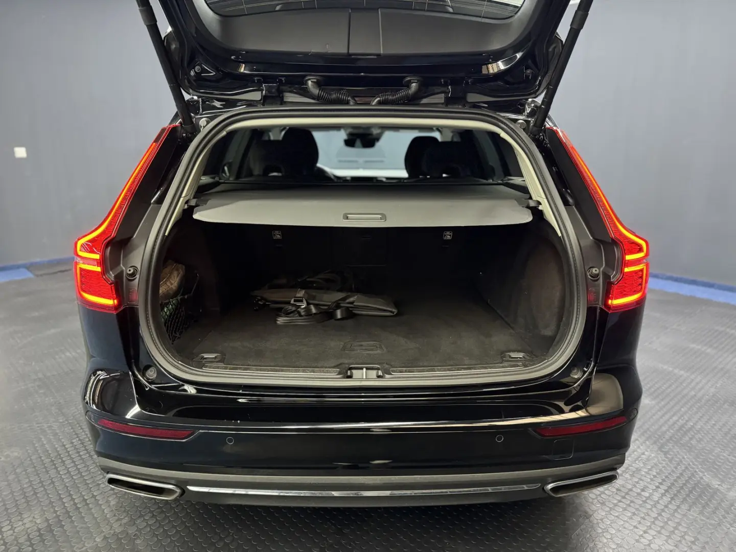 V60 Inscription Recharge Plug-In Hybrid AWD