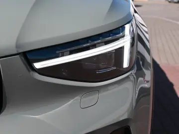 XC40 B4 DKG Plus Dark FSHZG 360  ACC Allwetter