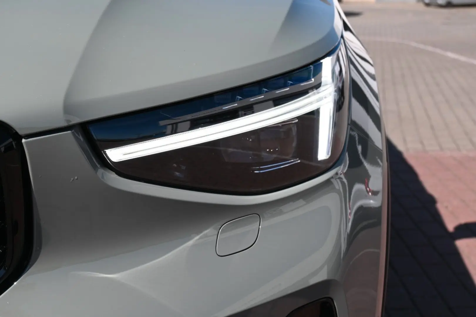 XC40 B4 DKG Plus Dark FSHZG 360  ACC Allwetter