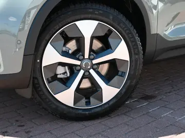 XC40 B4 DKG Plus Dark FSHZG 360  ACC Allwetter