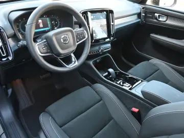 XC40 B4 DKG Plus Dark FSHZG 360  ACC Allwetter