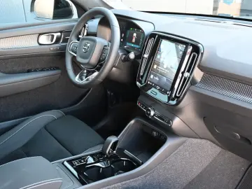 XC40 B4 DKG Plus Dark FSHZG 360  ACC Allwetter