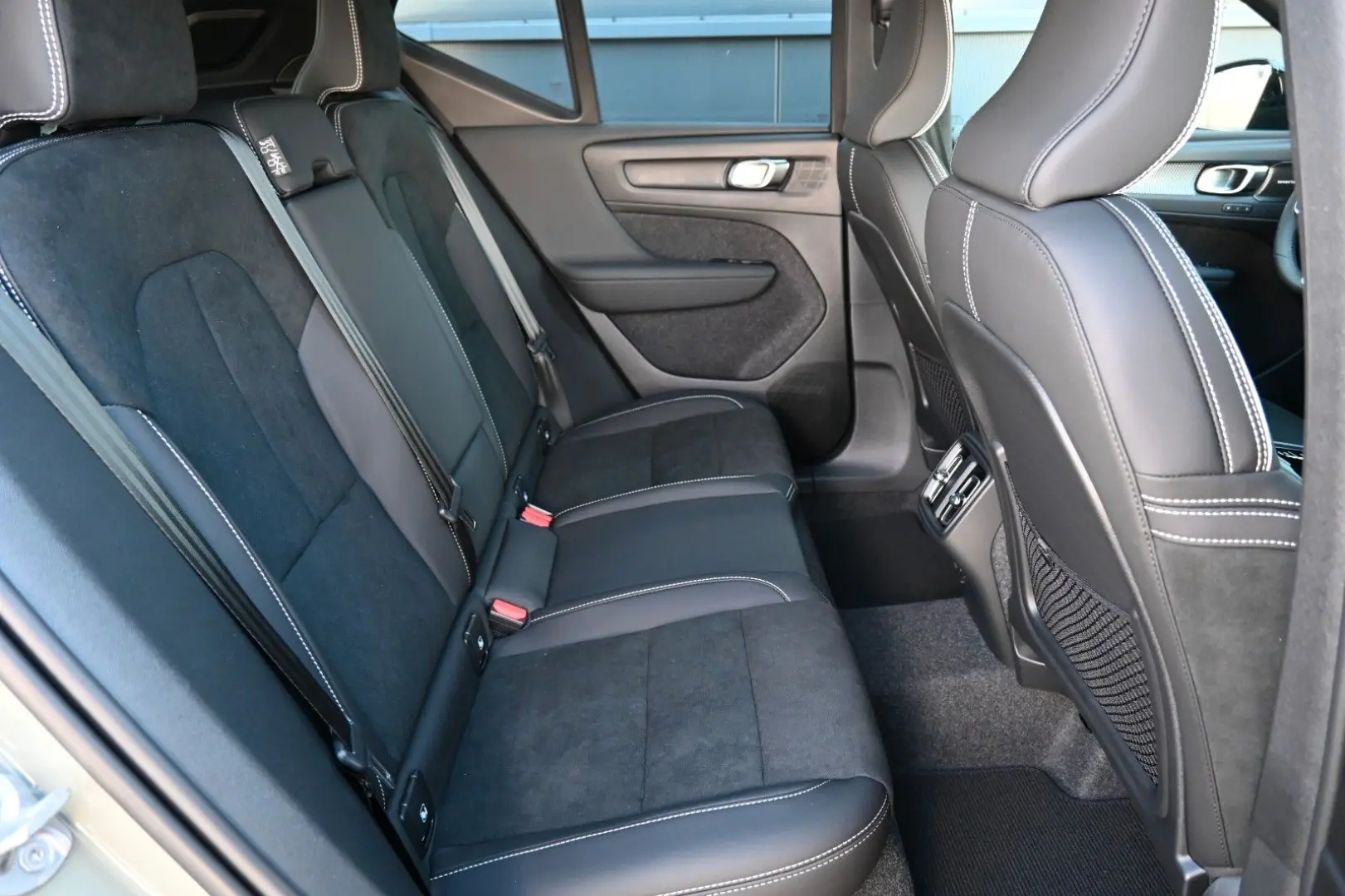 XC40 B4 DKG Plus Dark FSHZG 360  ACC Allwetter