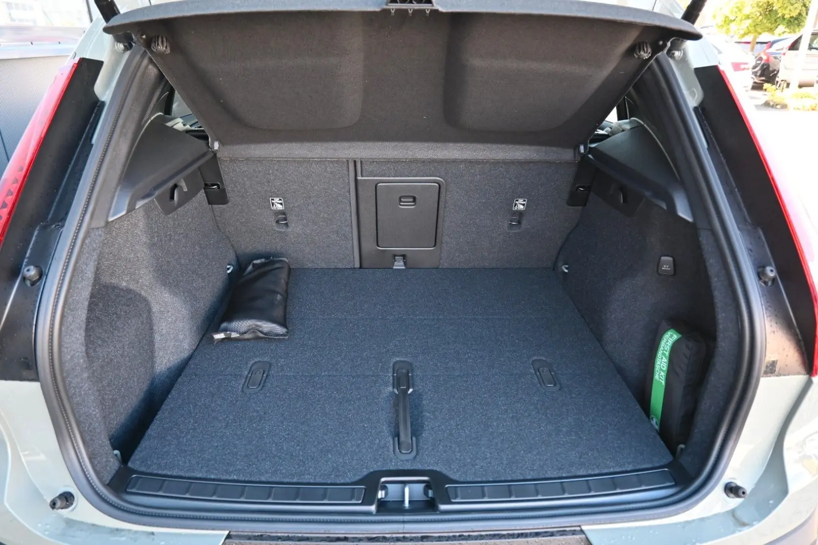 XC40 B4 DKG Plus Dark FSHZG 360  ACC Allwetter