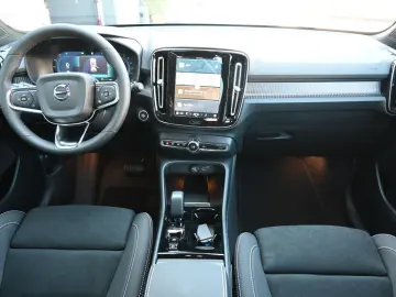 XC40 B4 DKG Plus Dark FSHZG 360  ACC Allwetter