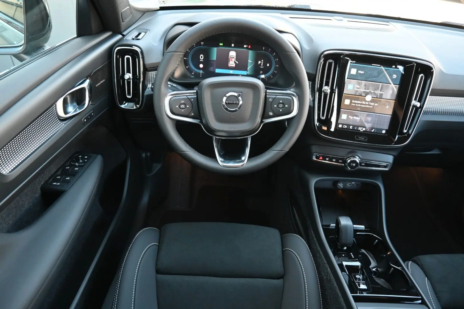 XC40 B4 DKG Plus Dark FSHZG 360  ACC Allwetter