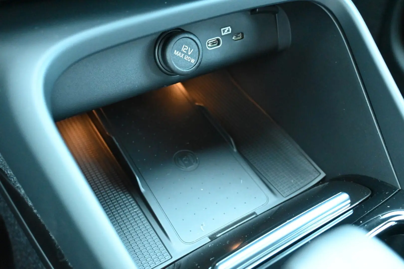 XC40 B4 DKG Plus Dark FSHZG 360  ACC Allwetter