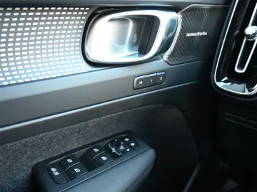 XC40 B4 DKG Plus Dark FSHZG 360  ACC Allwetter