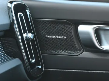 XC40 B4 DKG Plus Dark FSHZG 360  ACC Allwetter