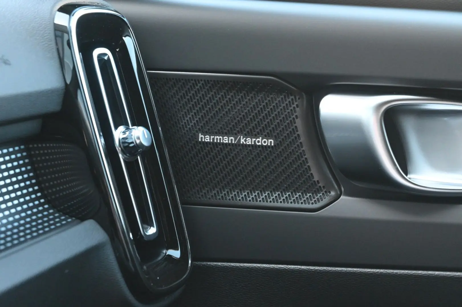 XC40 B4 DKG Plus Dark FSHZG 360  ACC Allwetter