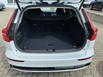 V60 Plus Dark B4 Benzin AHK Leder Digital Cockpit