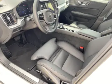 V60 Plus Dark B4 Benzin AHK Leder Digital Cockpit