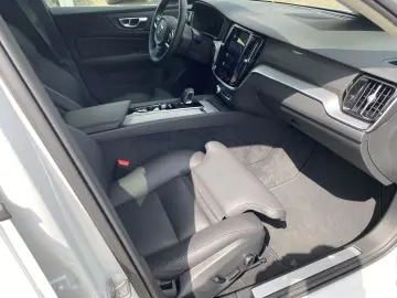 V60 Plus Dark B4 Benzin AHK Leder Digital Cockpit