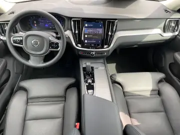 V60 Plus Dark B4 Benzin AHK Leder Digital Cockpit