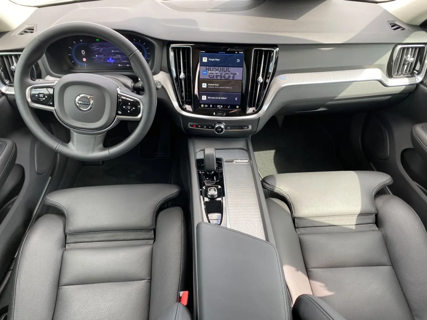 V60 Plus Dark B4 Benzin AHK Leder Digital Cockpit