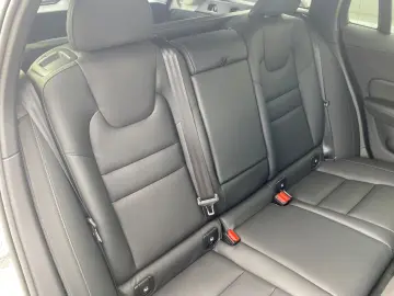 V60 Plus Dark B4 Benzin AHK Leder Digital Cockpit