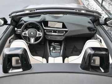 Z4 M40i M Shadow Live Cockpit Prof  Head-Up  19