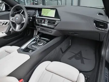 Z4 M40i M Shadow Live Cockpit Prof  Head-Up  19