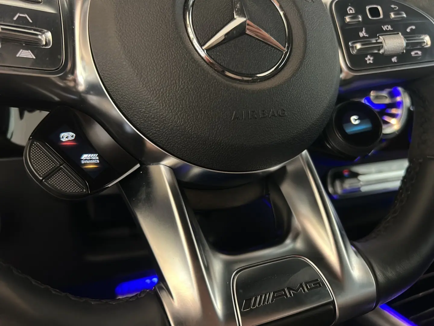 GLA 45 S AMG Perf.Sitze DISTRO Massage AERO Pano