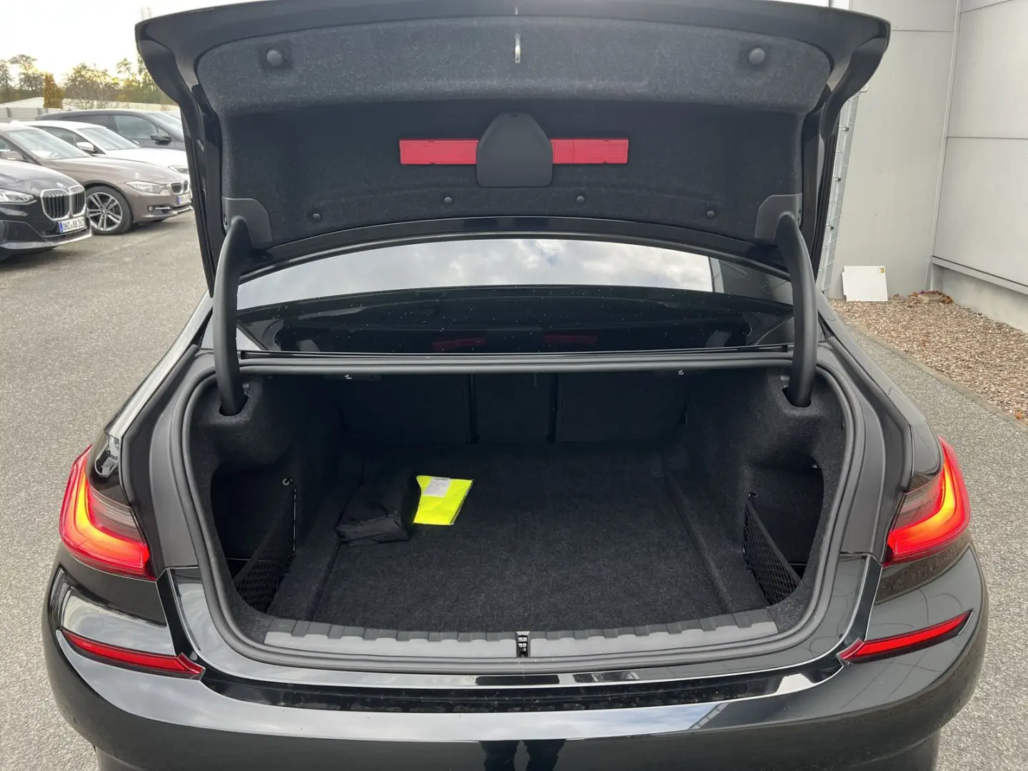 320d Limousine aut.   M SPORT   NAVI   HIFI   LE