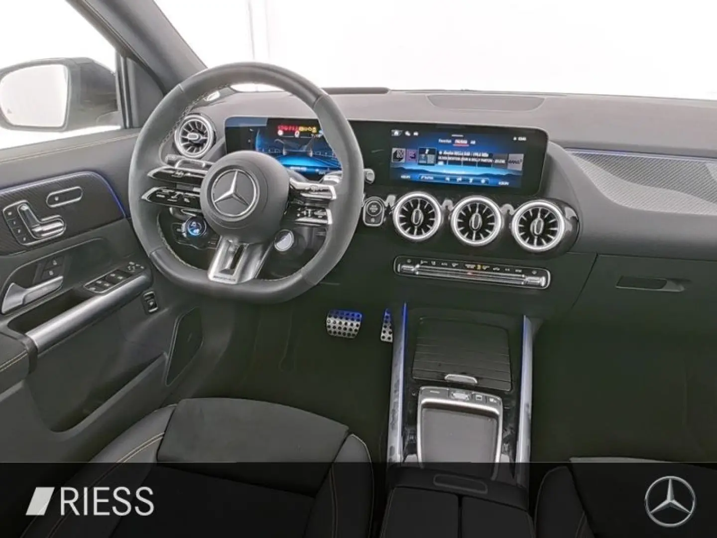 GLA 45 AMG S 4M Magno Aero Premim Plus Pano Dist