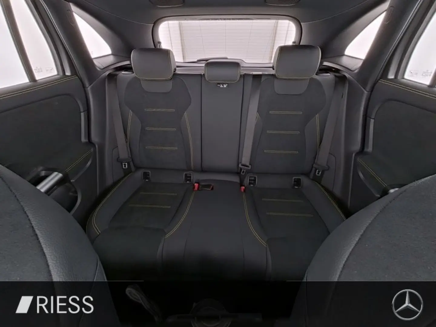 GLA 45 AMG S 4M Magno Aero Premim Plus Pano Dist