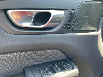 XC60 B4 Plus Dark 360  ACC LHZ LUFT PANO STDHZ