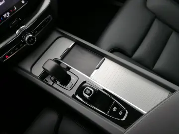 XC60 T6 AWD Recharge Plus Bright 360  LED