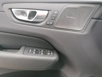 XC60 T6 AWD Recharge Plus Bright 360  LED