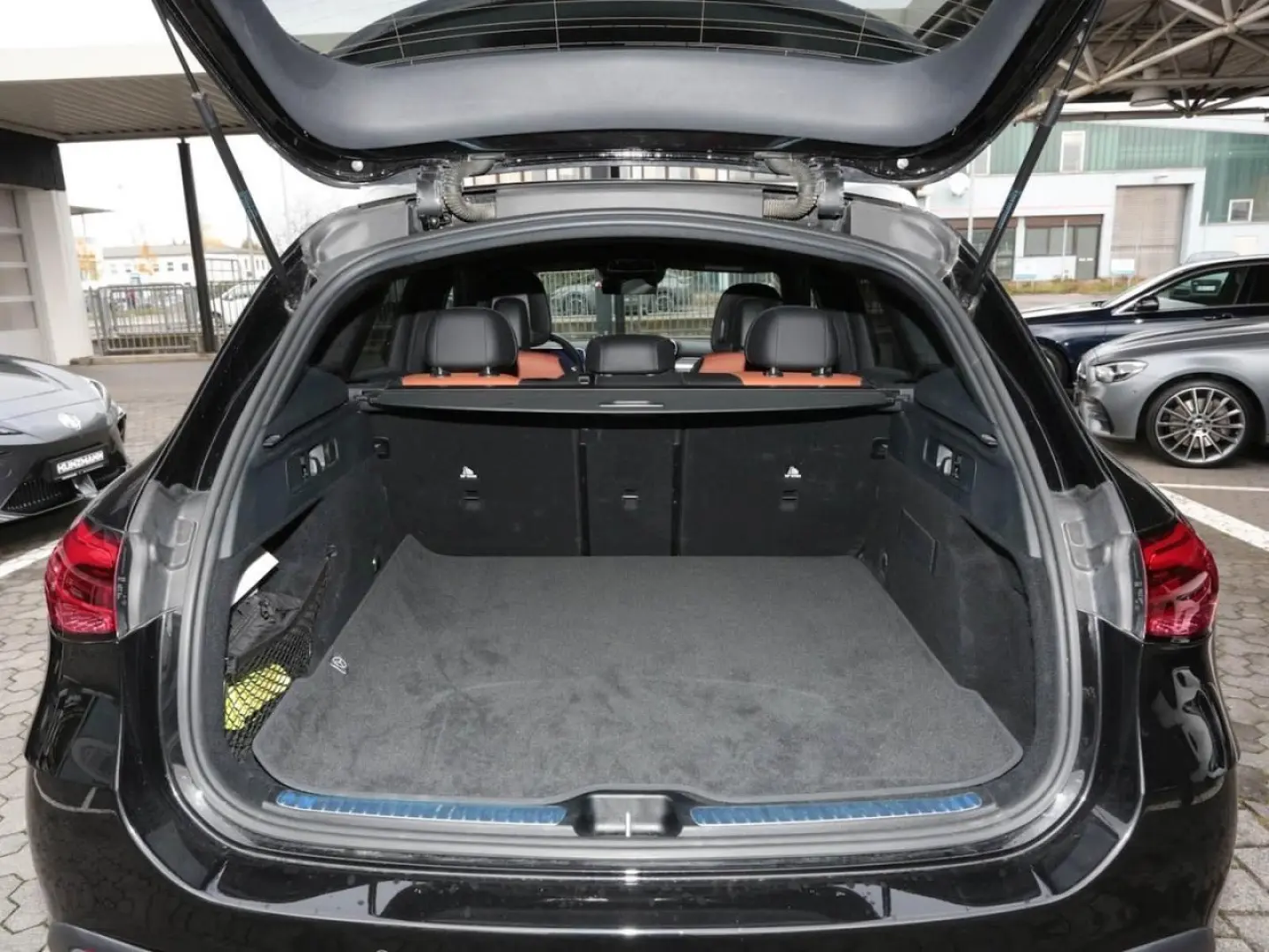 GLC 220 d 4M AMG MBUX Navi Distronic 360