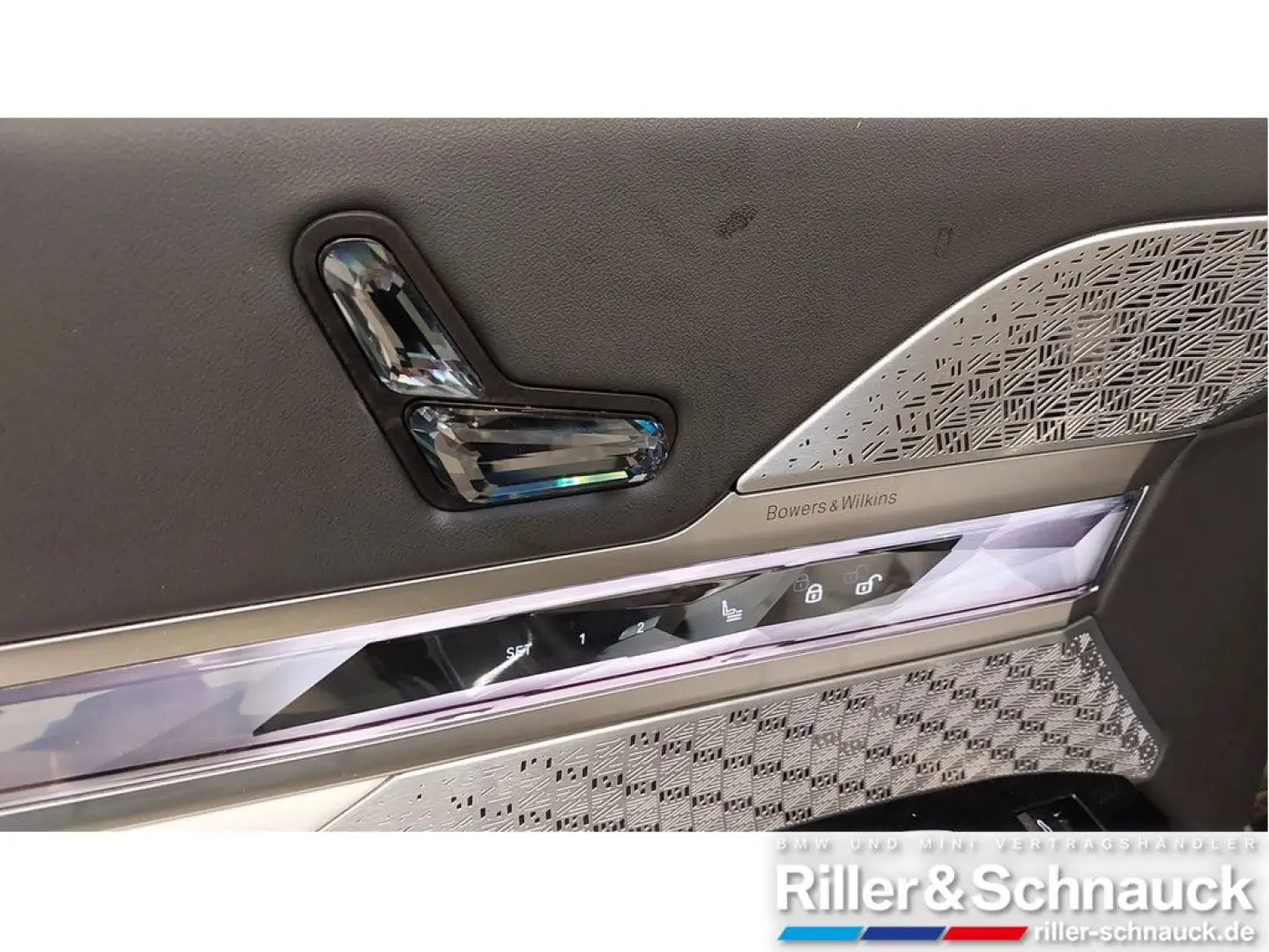 740dx M Sport Pro TV LOUNGE-SEAT AUTOMATIC DOORS