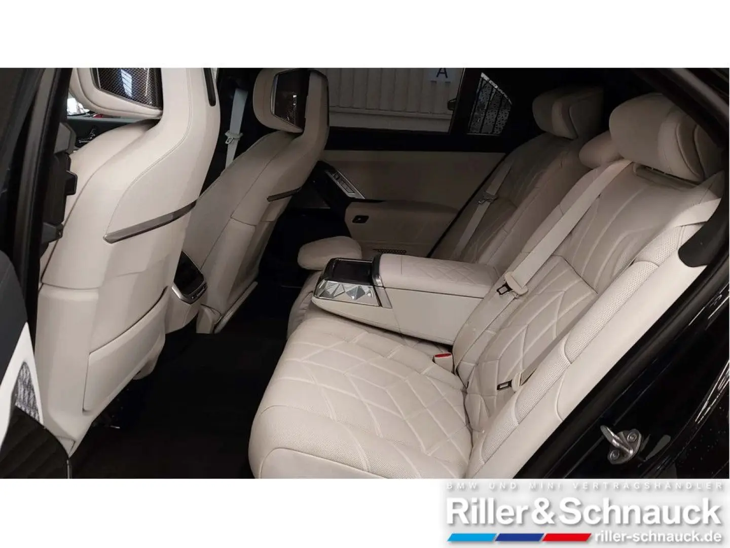 740dx M Sport Pro TV LOUNGE-SEAT AUTOMATIC DOORS