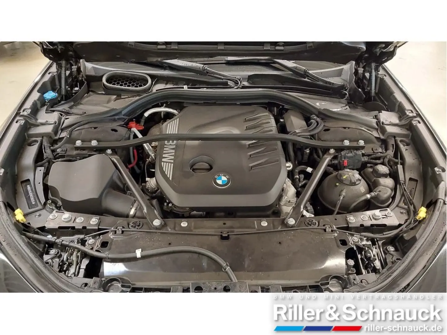 740dx M Sport Pro TV LOUNGE-SEAT AUTOMATIC DOORS