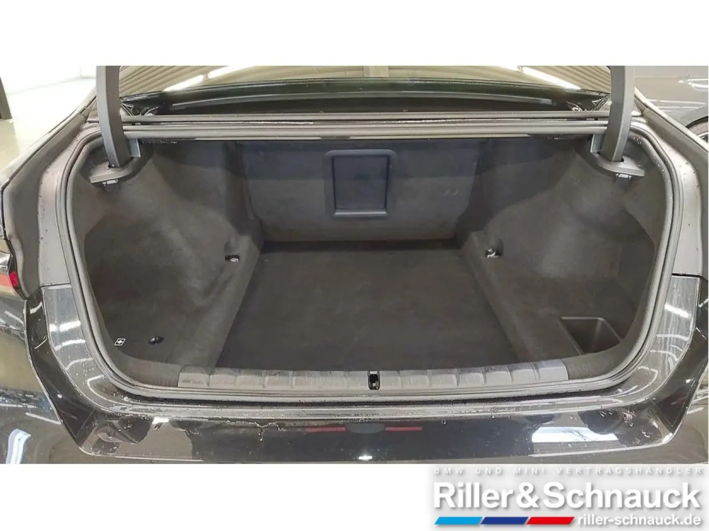 740dx M Sport Pro TV LOUNGE-SEAT AUTOMATIC DOORS