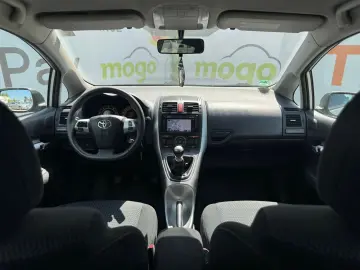 Toyota Auris 2.0 D-4D DPF Sol