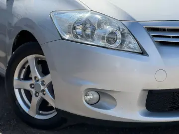 Toyota Auris 2.0 D-4D DPF Sol