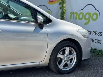 Toyota Auris 2.0 D-4D DPF Sol