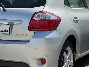 Toyota Auris 2.0 D-4D DPF Sol