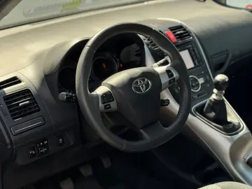 Toyota Auris 2.0 D-4D DPF Sol