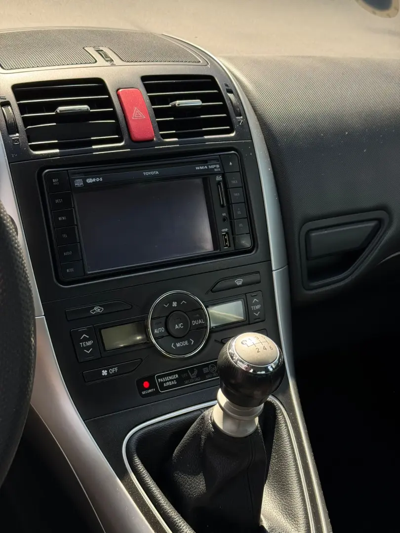 Toyota Auris 2.0 D-4D DPF Sol