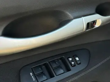 Toyota Auris 2.0 D-4D DPF Sol