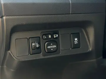 Toyota Auris 2.0 D-4D DPF Sol