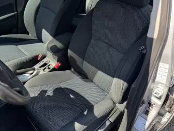 Toyota Auris 2.0 D-4D DPF Sol