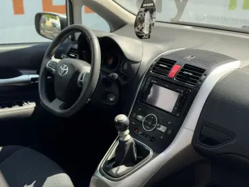 Toyota Auris 2.0 D-4D DPF Sol